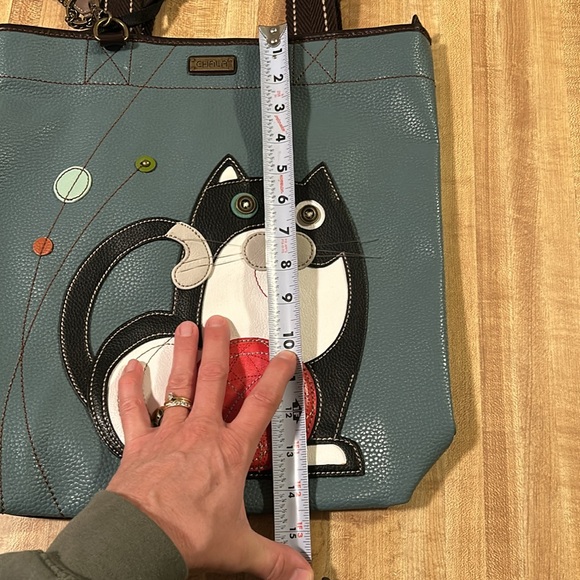 Chala cat tote - black white cat with ball of yarn - fish keychain attached - Picture 13 of 16